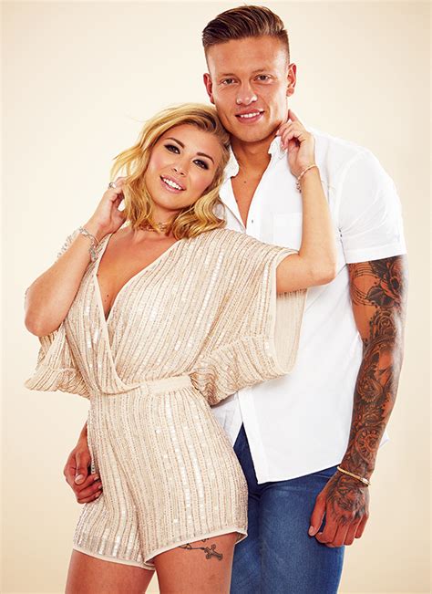 Love Island’s Alex and Olivia Bowen share completely NAKED。